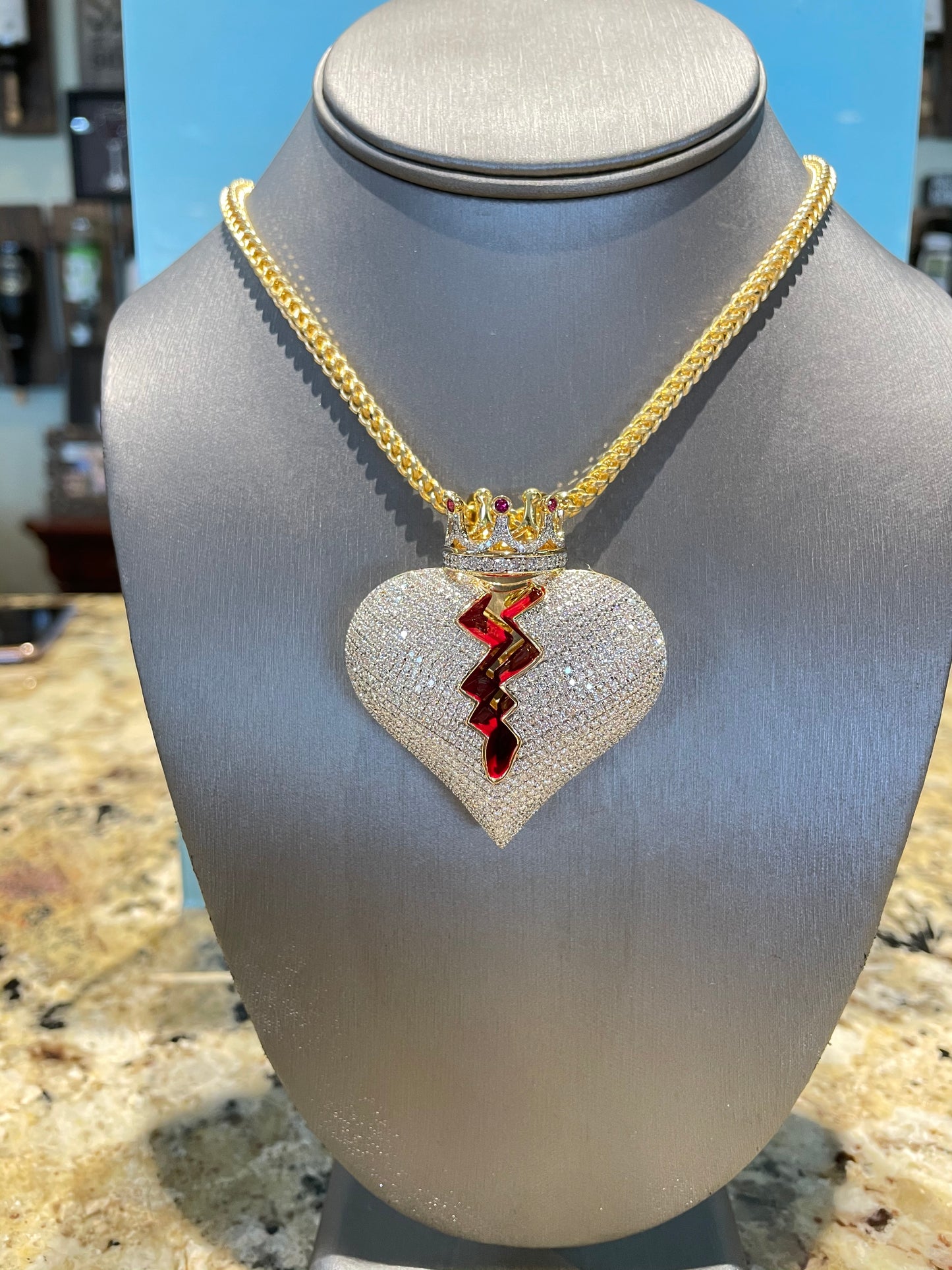 Queen of Hearts Pendant